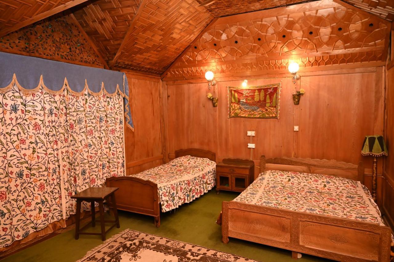 Kings Houseboats Hotel Srinagar  Exterior photo