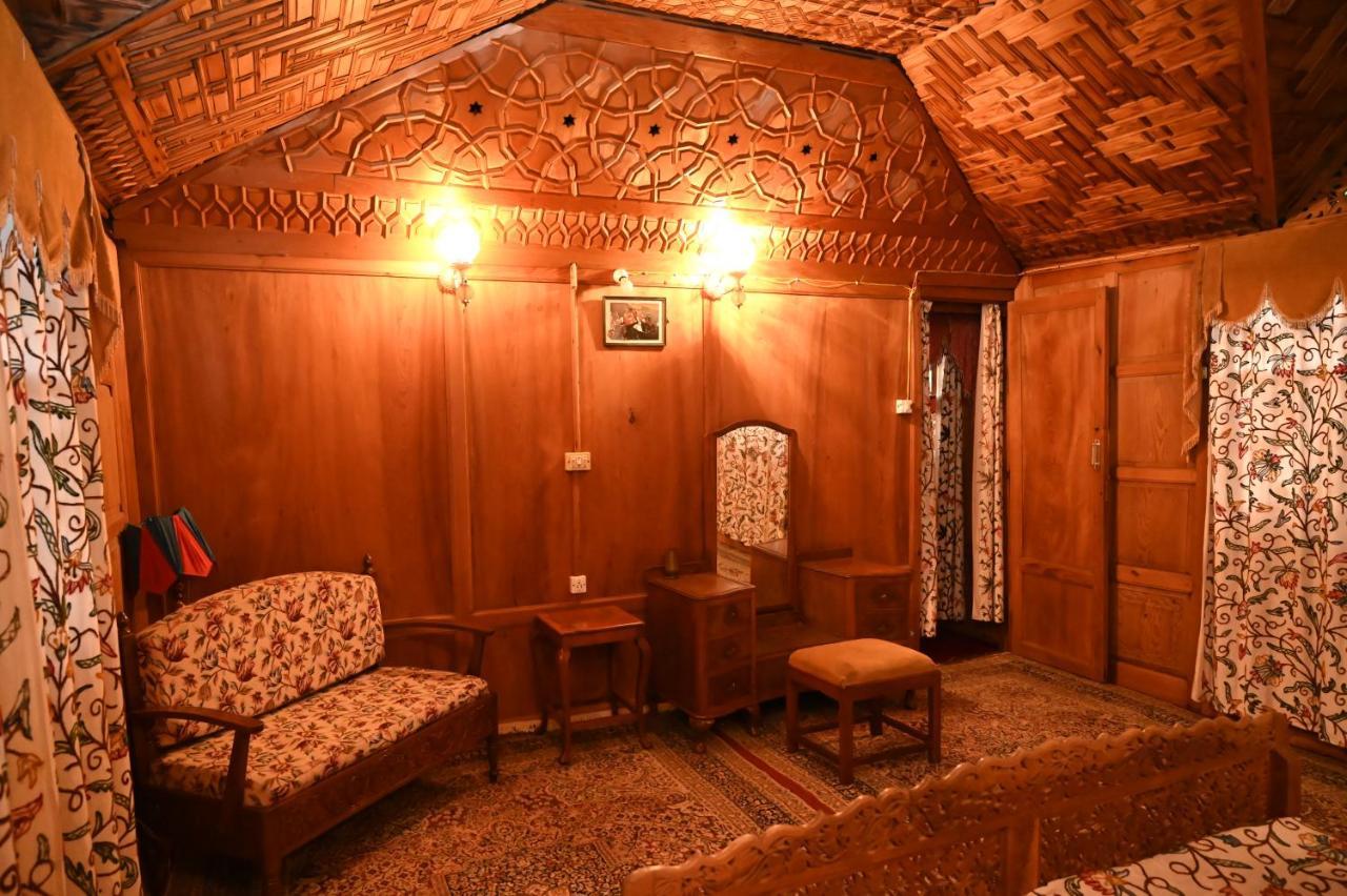 Kings Houseboats Hotel Srinagar  Exterior photo