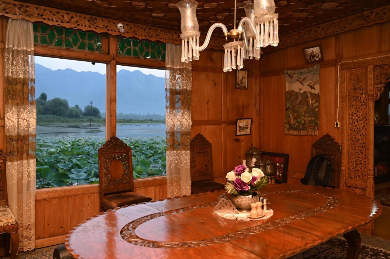 Kings Houseboats Hotel Srinagar  Exterior photo