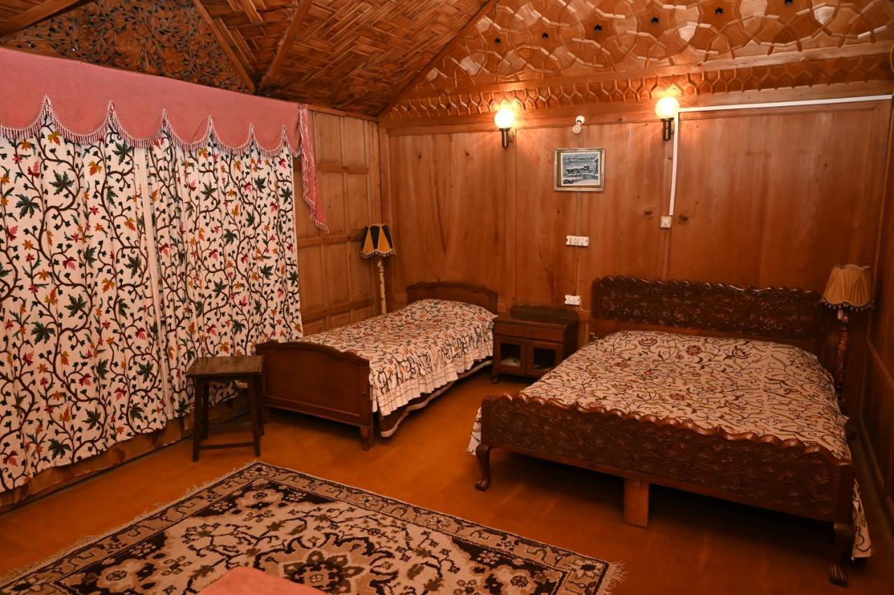 Kings Houseboats Hotel Srinagar  Exterior photo