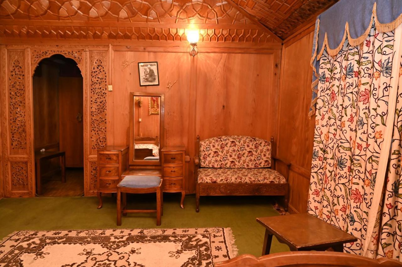 Kings Houseboats Hotel Srinagar  Exterior photo