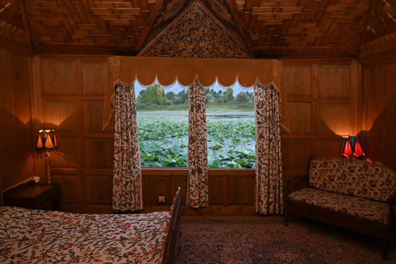Kings Houseboats Hotel Srinagar  Exterior photo