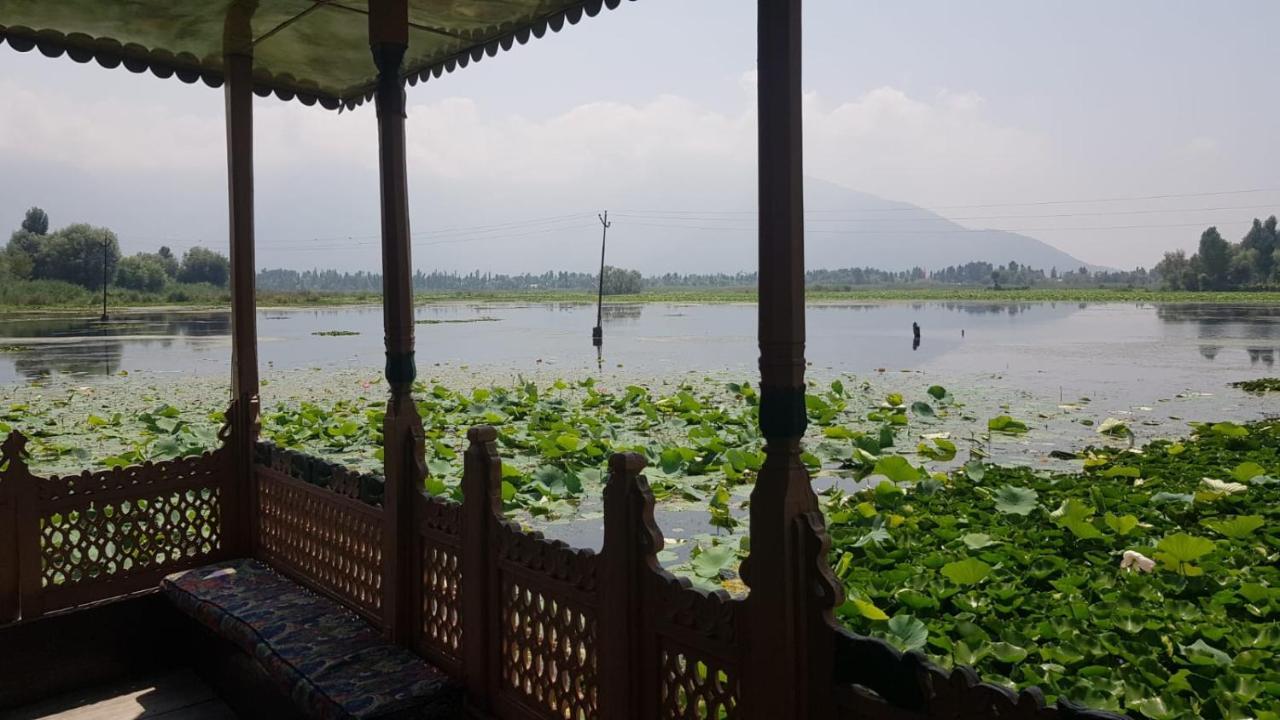 Kings Houseboats Hotel Srinagar  Exterior photo