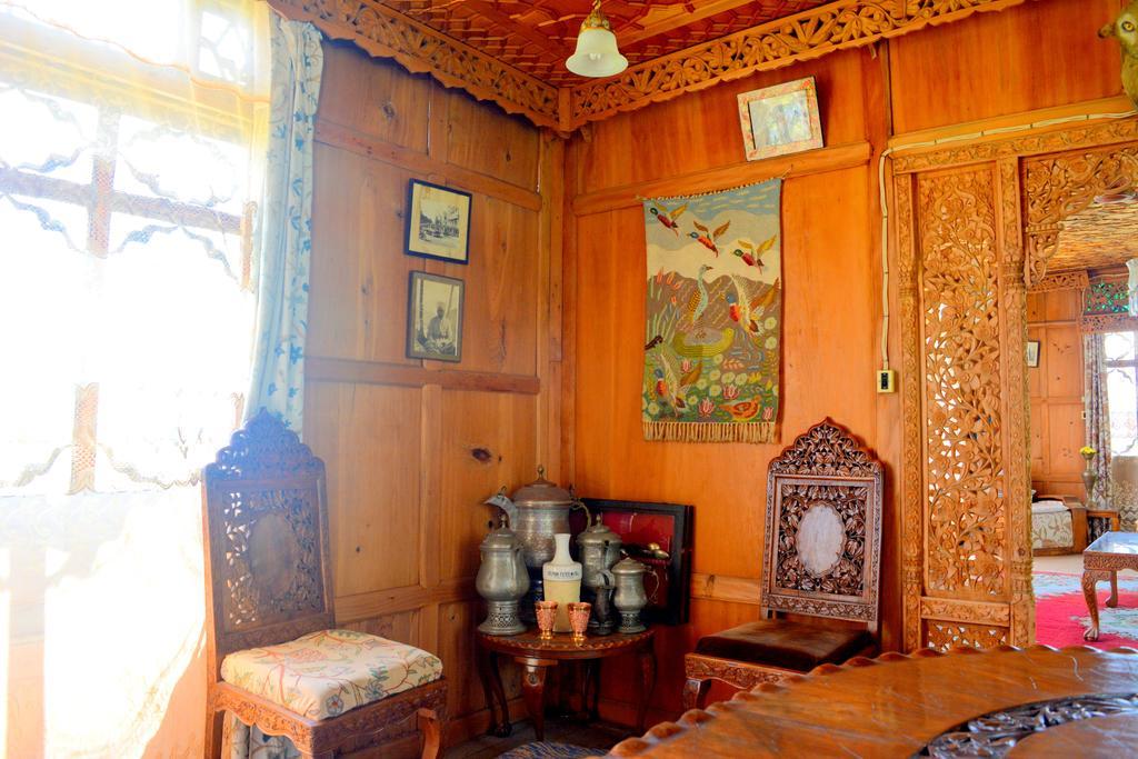 Kings Houseboats Hotel Srinagar  Exterior photo