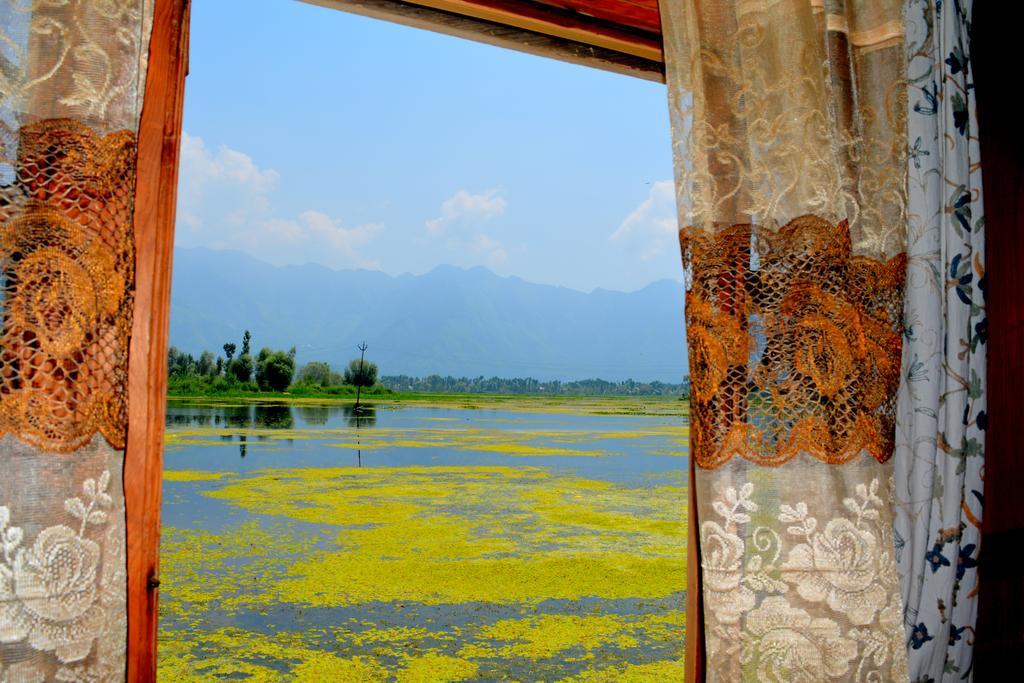 Kings Houseboats Hotel Srinagar  Exterior photo