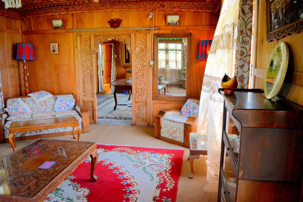 Kings Houseboats Hotel Srinagar  Exterior photo