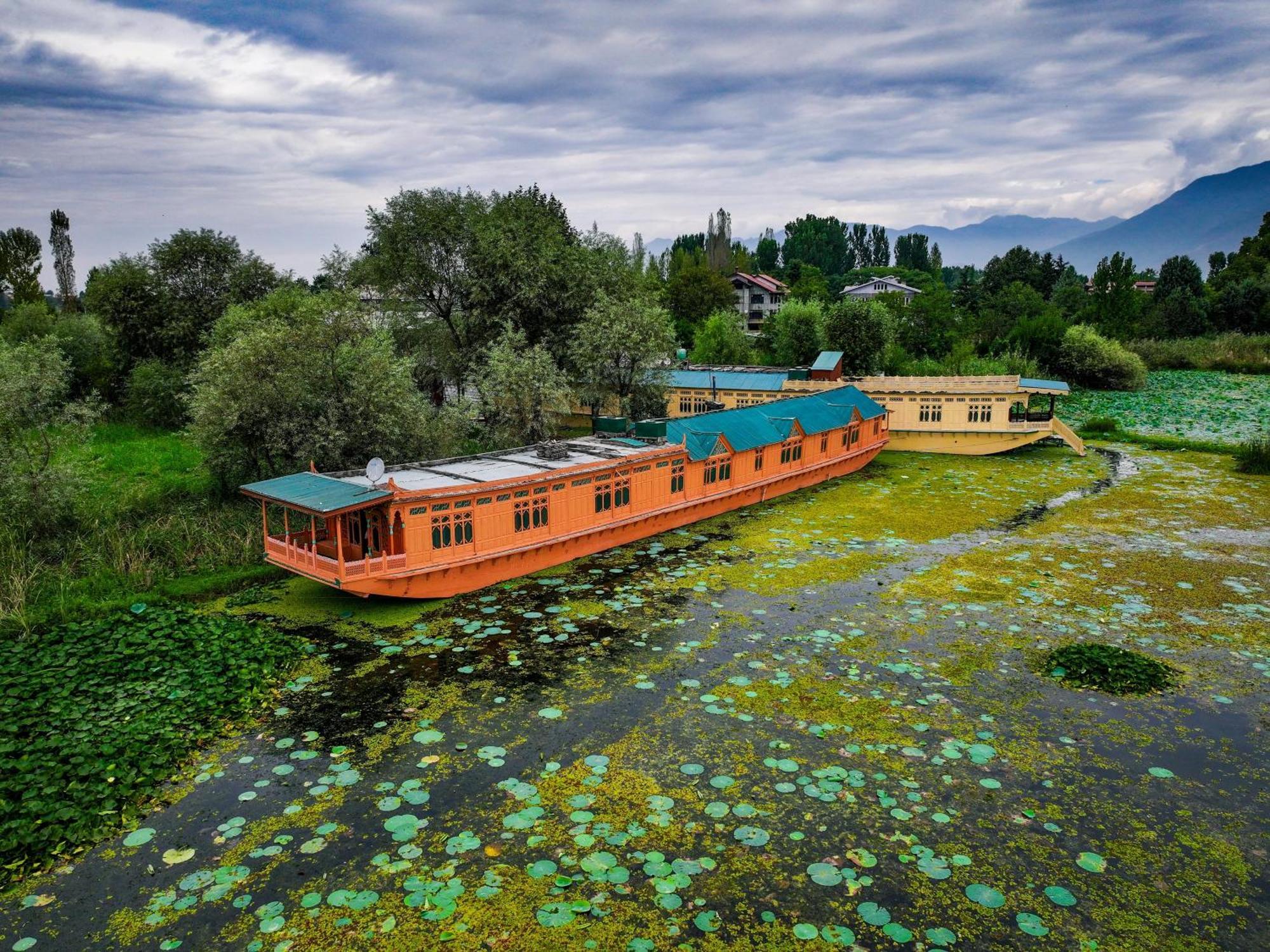 Kings Houseboats Hotel Srinagar  Exterior photo