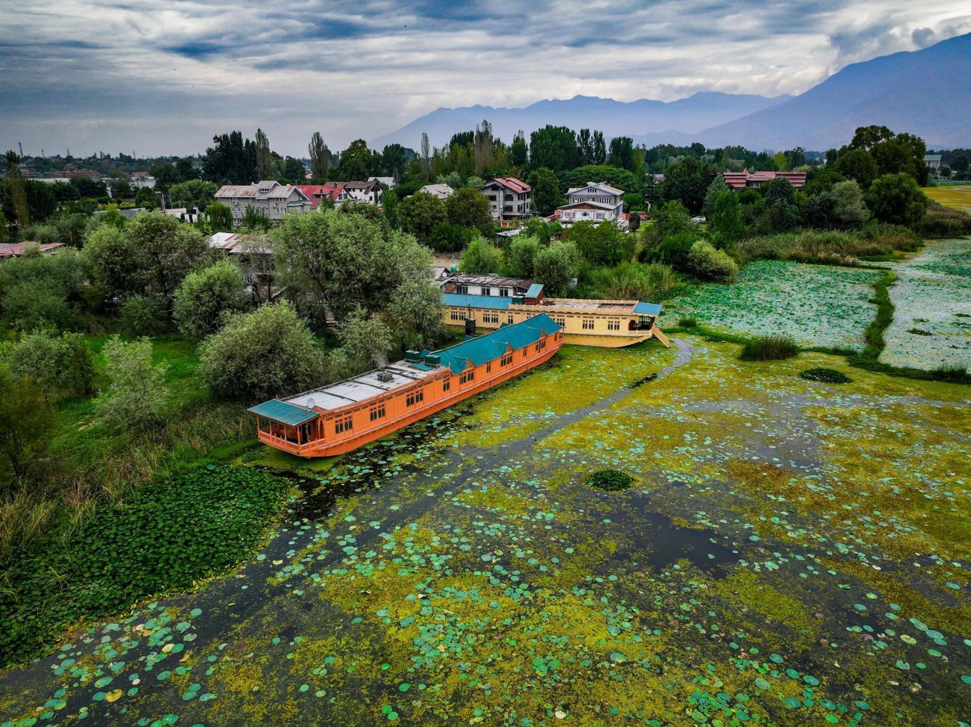 Kings Houseboats Hotel Srinagar  Exterior photo