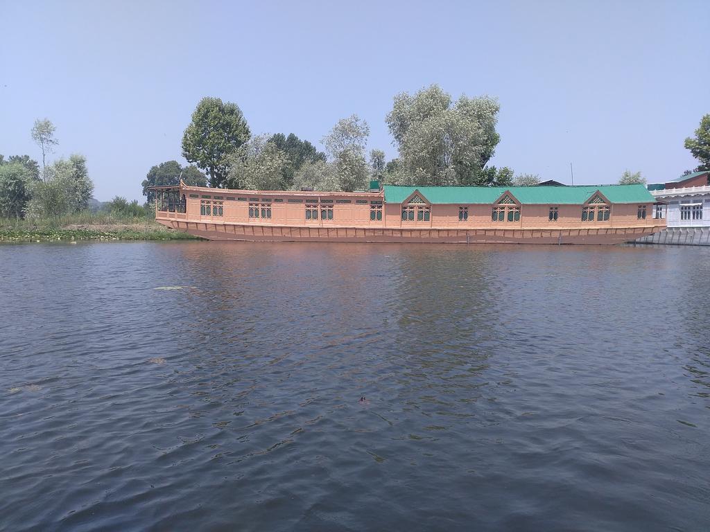 Kings Houseboats Hotel Srinagar  Exterior photo