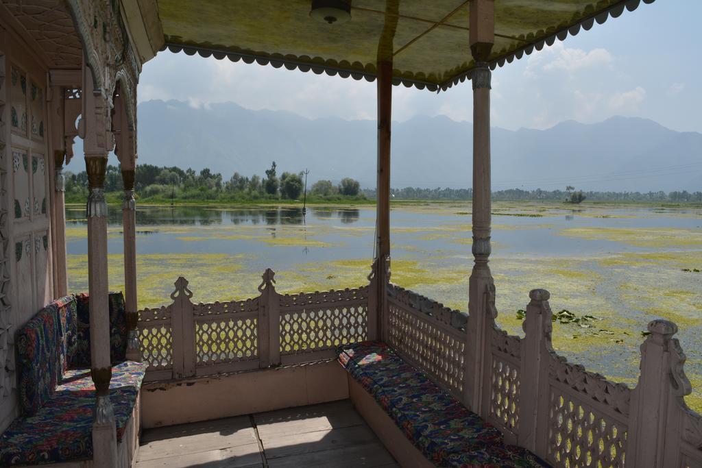 Kings Houseboats Hotel Srinagar  Exterior photo